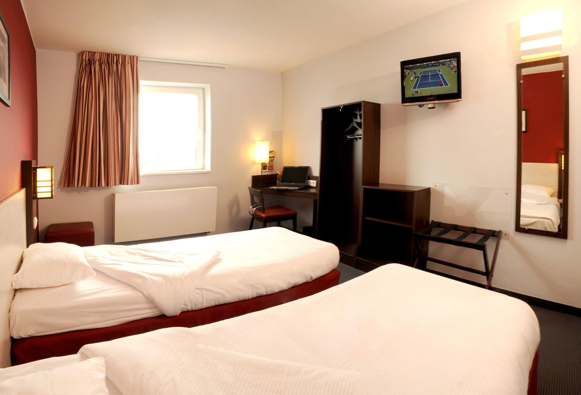 Dc Hotel Charleroi Airport Bagian luar foto
