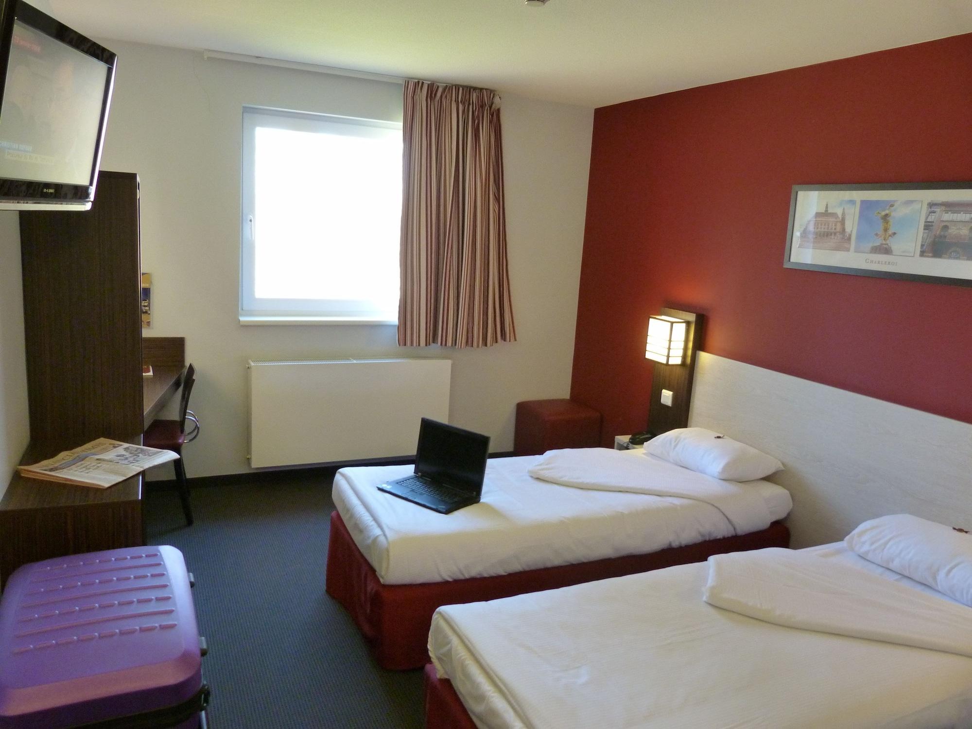 Dc Hotel Charleroi Airport Bagian luar foto