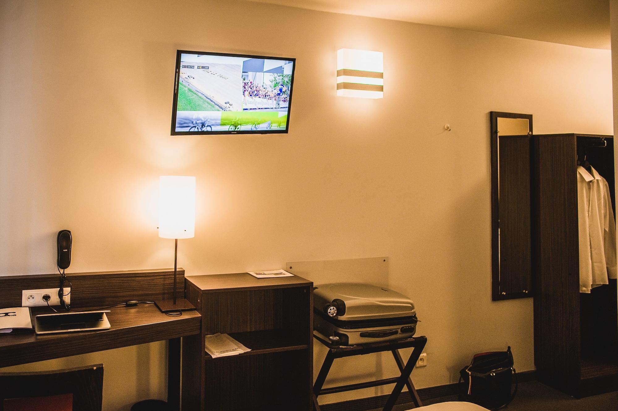Dc Hotel Charleroi Airport Bagian luar foto