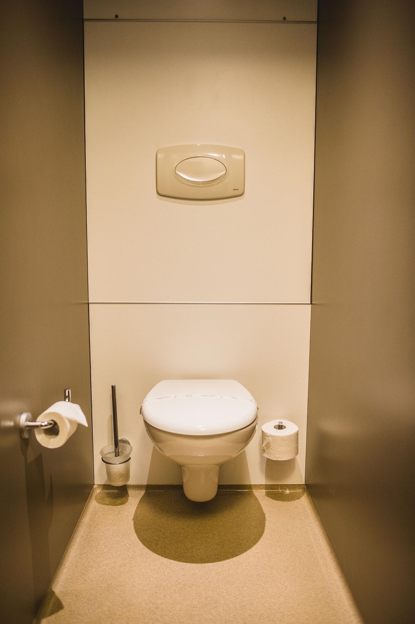 Dc Hotel Charleroi Airport Bagian luar foto