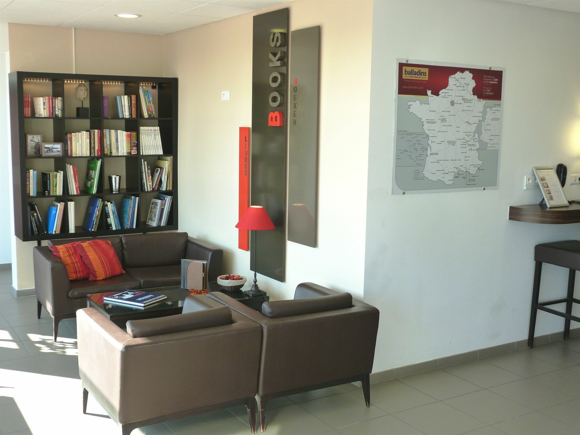 Dc Hotel Charleroi Airport Bagian luar foto
