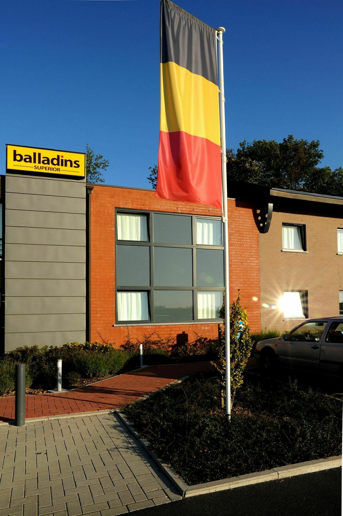 Dc Hotel Charleroi Airport Bagian luar foto