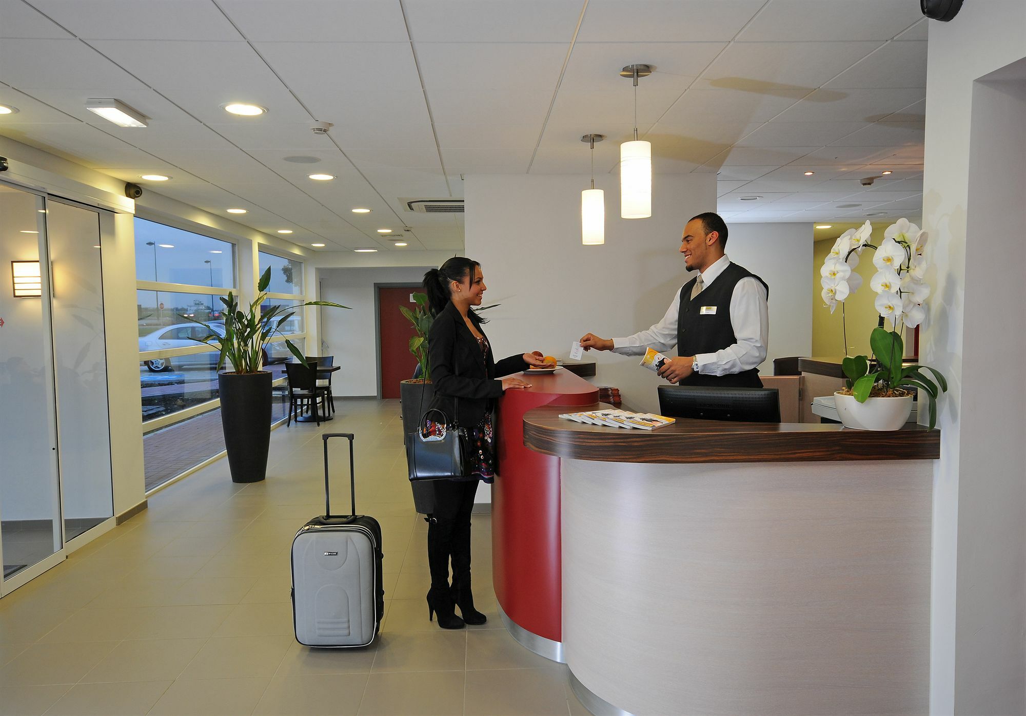 Dc Hotel Charleroi Airport Bagian luar foto